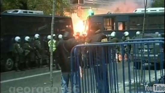 Vidéo : Les Grecs foutent le feu