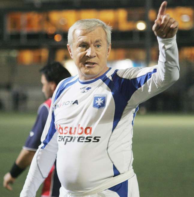 Luis attaque le banc des Bleus