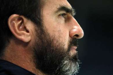 Cantona change de banque