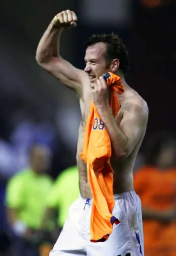 Liverpool va signer Charlie Adam