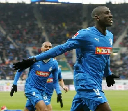 Demba Ba entre Stoke et West Ham