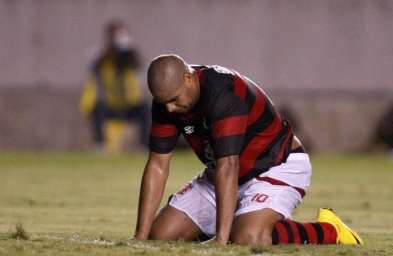 Adriano reste au Brésil