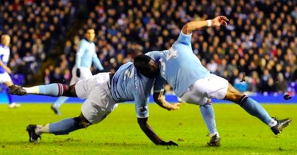 Photo: Micah Richards vs De Jong