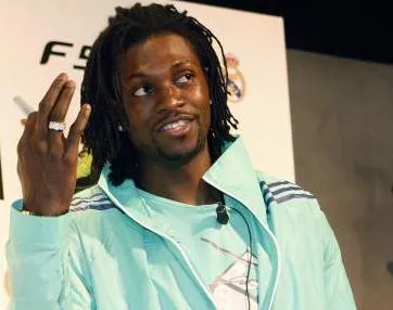 Adebayor lâche les dreads