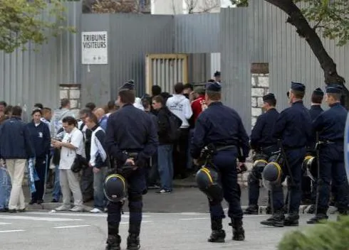 Qui pour payer les CRS ?