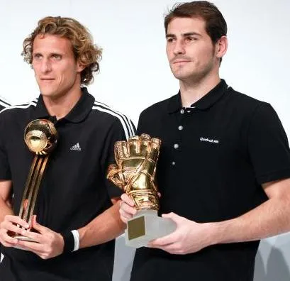 Casillas et Forlan pour Madrid