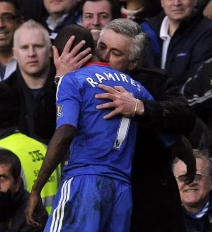 Ramires soutient Ancelotti