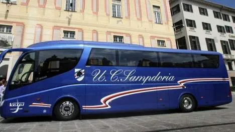 Le bus de la Samp&rsquo; caillassé