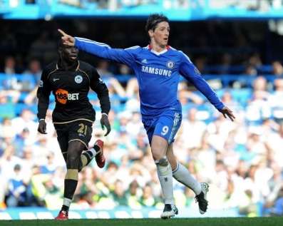 Essien défend Torres