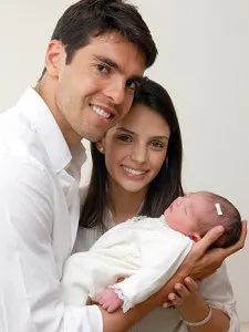 Photo : Kaká présente son bébé