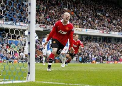 Rooney fête le titre à la maison