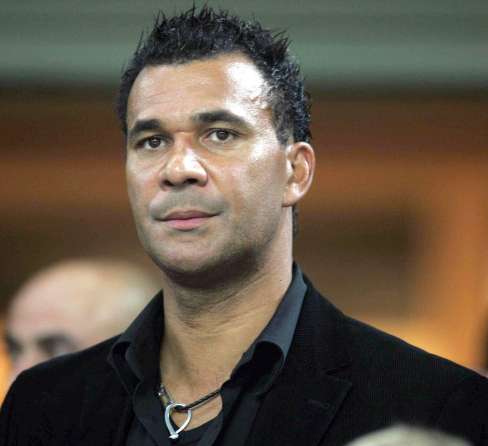 Gullit menacé