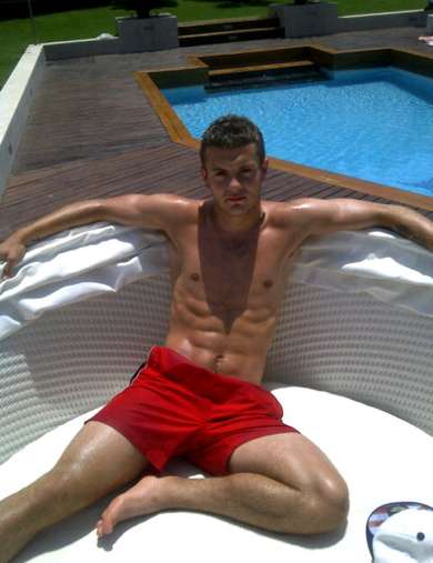 Photo : Wilshere torse nu