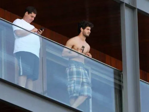 Photo: Pato sur un balcon