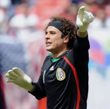 Ochoa au doigt en trop