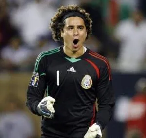 5 mexicains positifs, dont Ochoa !