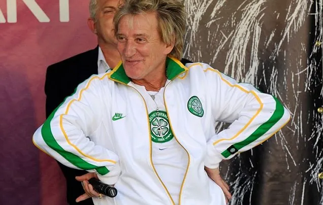 Photo: Rod Stewart en total look Celtic