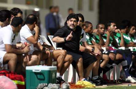 Coach Maradona vainqueur