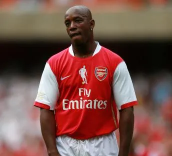 Ian Wright déboîte Arsenal