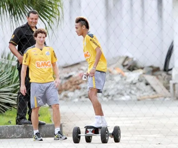 Photo: Neymar en skate