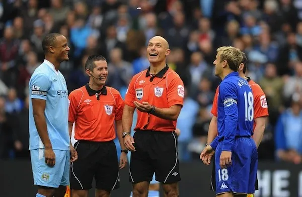 Photo : Howard Webb hypocrite