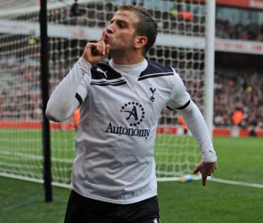 Van der Vaart absent six semaines