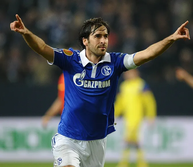 Schalke revient dans la course