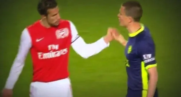 Photo : Van Persie refuse de serrer la main