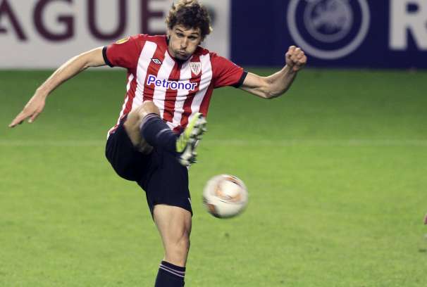 Fernando Llorente chiale en jouant