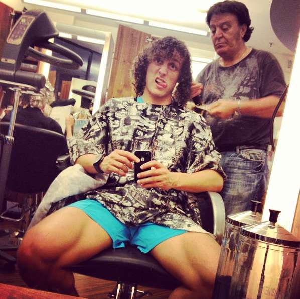 Photo : David Luiz chez le coiffeur