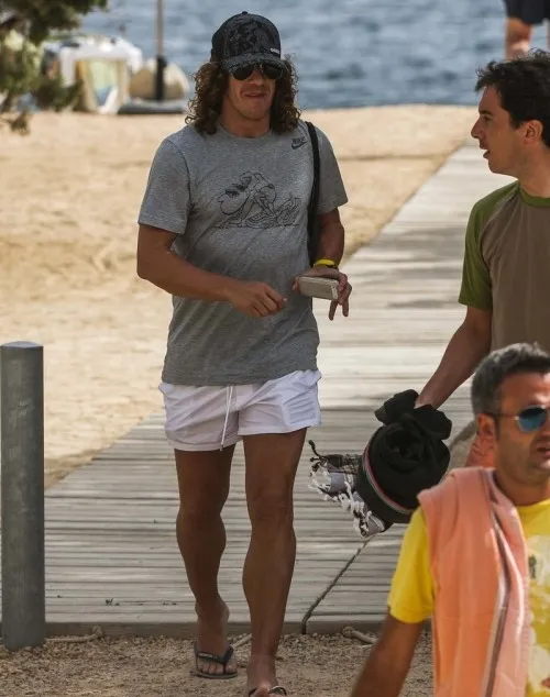 Photo : Le look plagiste de Puyol