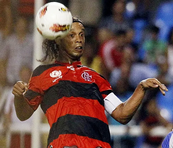 Flamengo charge Ronaldinho