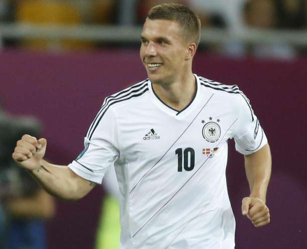 Podolski a franchi le mur du cent