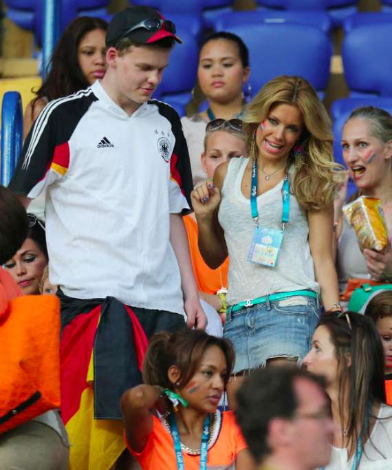 Photo : Sylvie van der Vaart en tribune