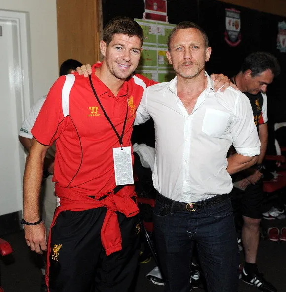 Photo : Gerrard et James Bond