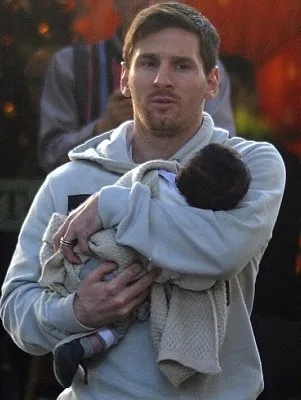 Photo : Messi bisoute son fils