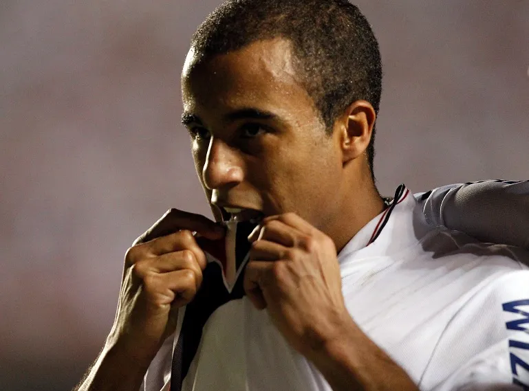 Où va jouer Lucas Moura ?