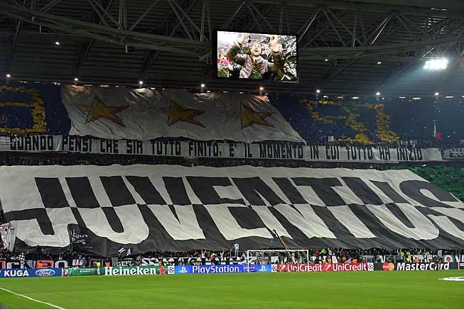 Photo : Le tifo des fans de la Juve