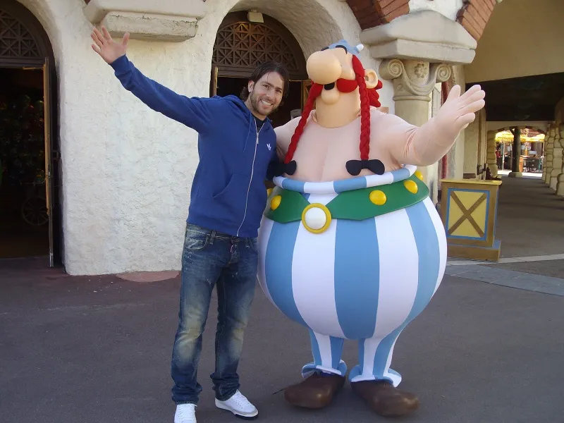 Photo : Maxwell au Parc Astérix