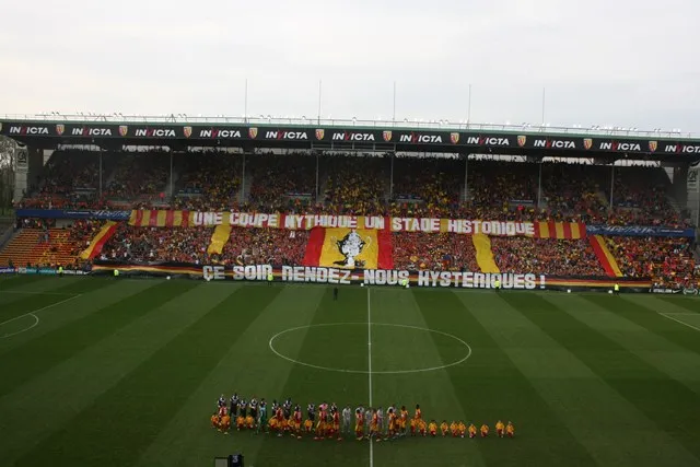 Photo: Le tifo lensois contre Bordeaux