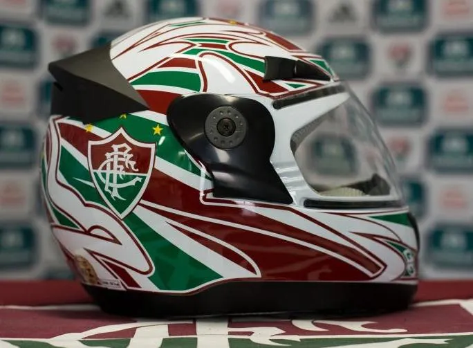 Photo : Casques de moto du club