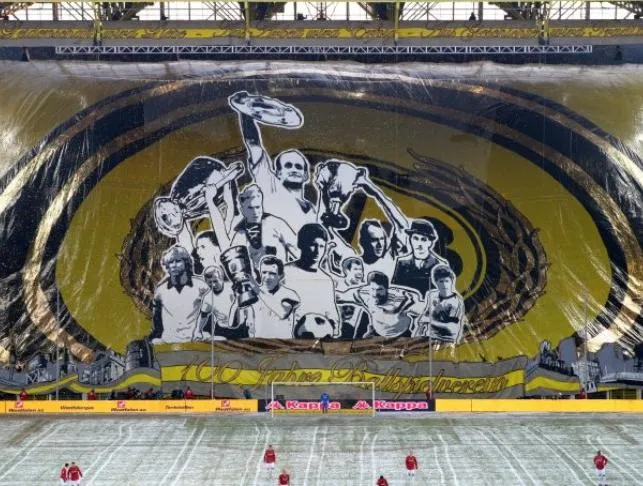 Top 10 : Les tifos du Borussia