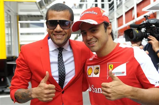 Photo : Dani Alves dans le paddock