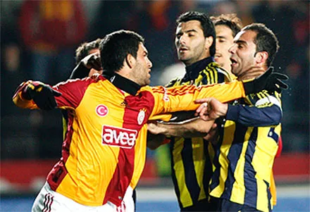 Drame en marge du derby d'Istanbul