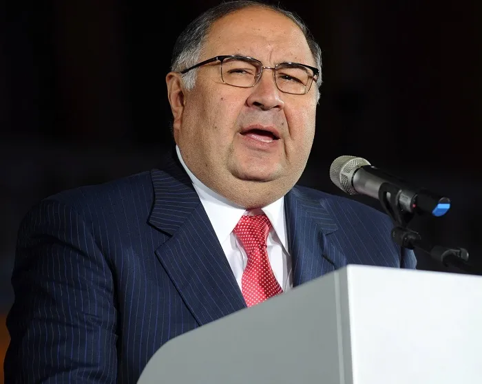 Arsenal : Usmanov en remet une couche