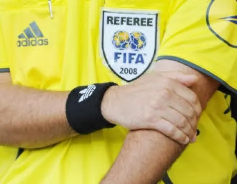 Un arbitre dans le coma