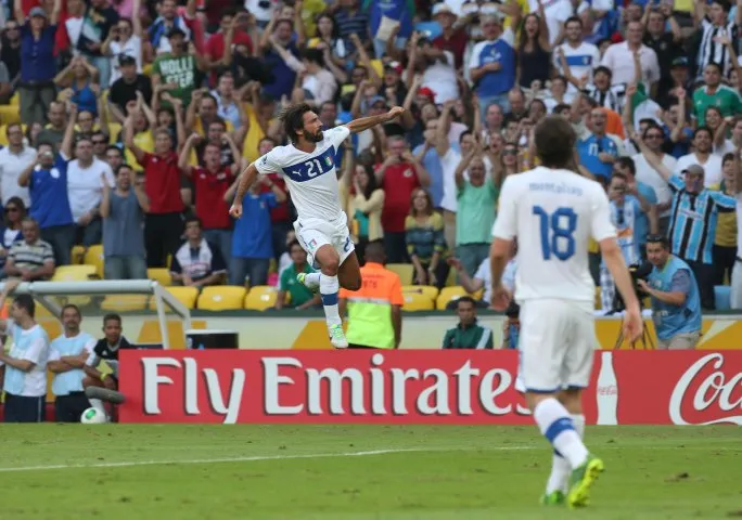 Signé Pirlo et Balotelli