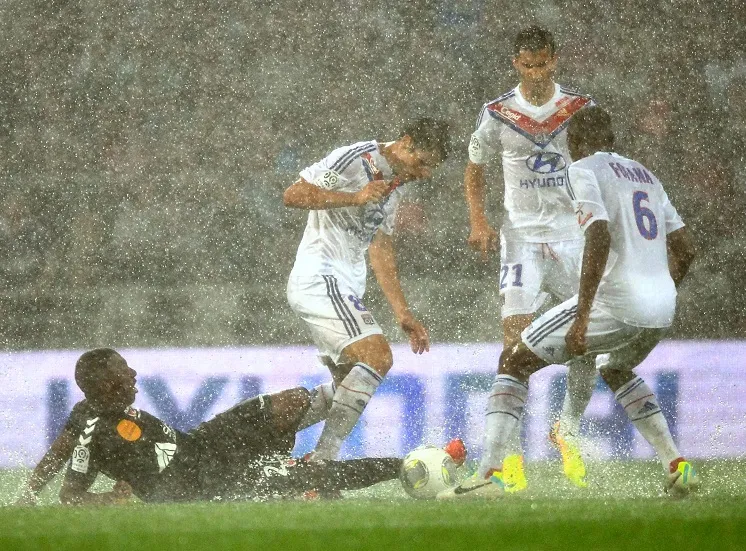 Le PSG gagne enfin, le doute gagne Lyon