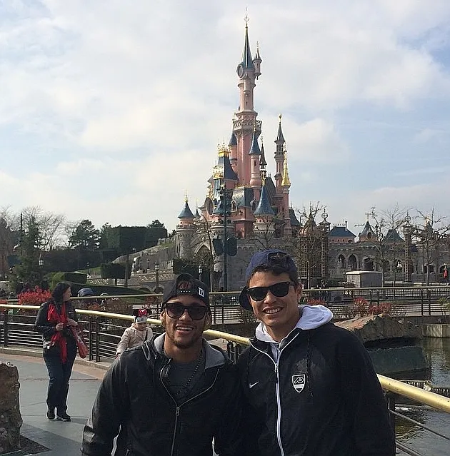 Photo : Neymar à Disneyland