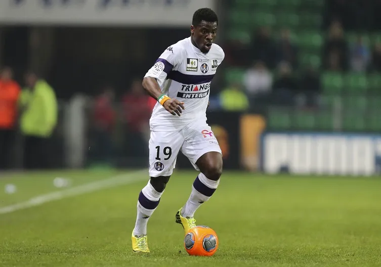 Wenger lorgne sur Aurier